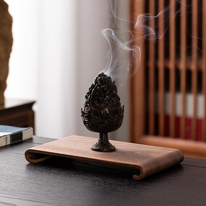 🍵 Walnut Wood Tray – For tea, gesture, or presentation