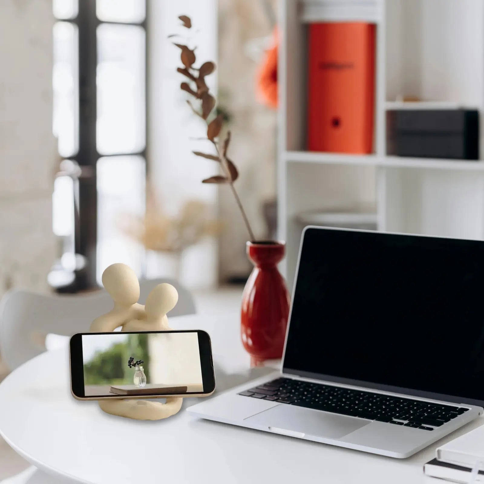 🕯️ Modern Couple Sculpture - Artistic Resin Candle Holder