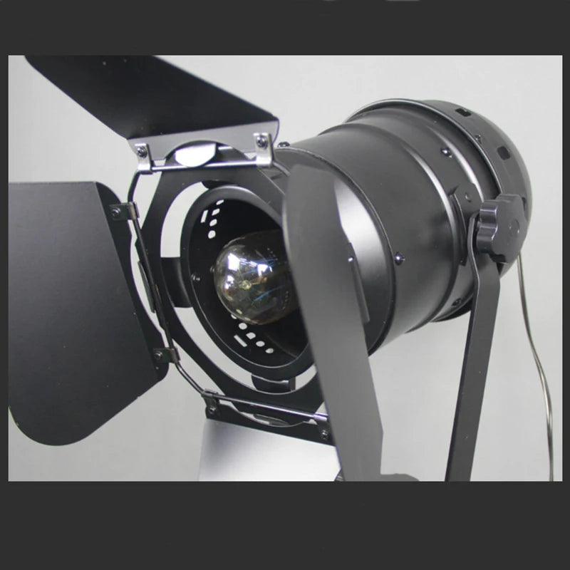 💡 Lampadaire trépied bois & métal – Pour un éclairage sculptural au cœur du salon