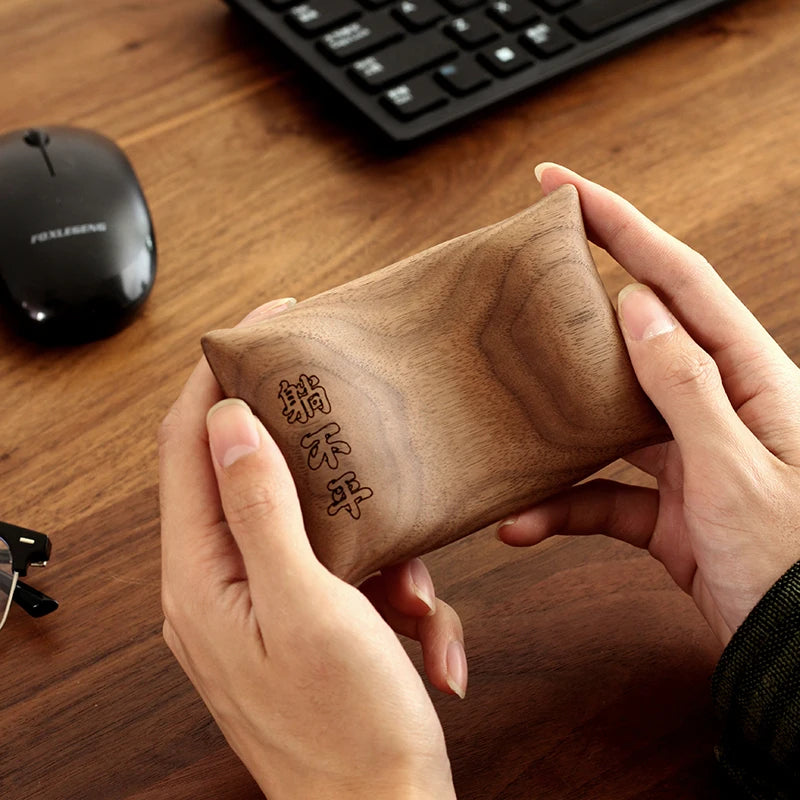 🖱️ Solid wood wrist rest pad – For uncompromising comfort