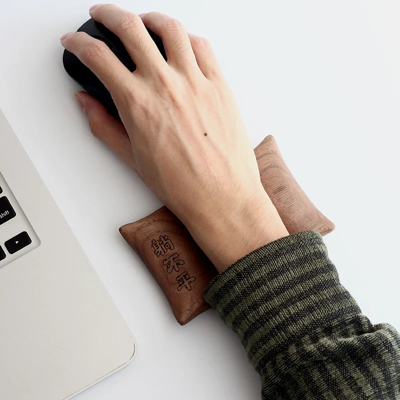 🖱️ Solid wood wrist rest pad – For uncompromising comfort