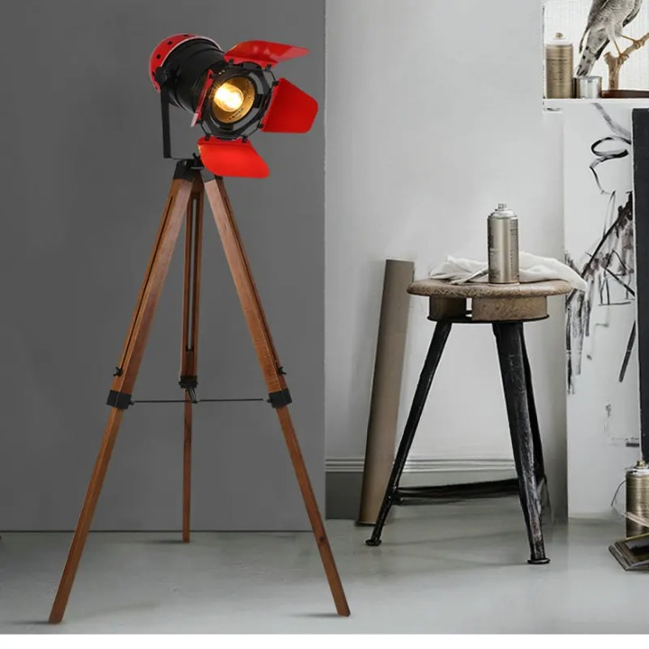 💡 Lampadaire trépied bois & métal – Pour un éclairage sculptural au cœur du salon