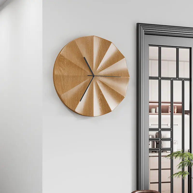 🕰️ Carved wooden wall clock – Time as a decorative element