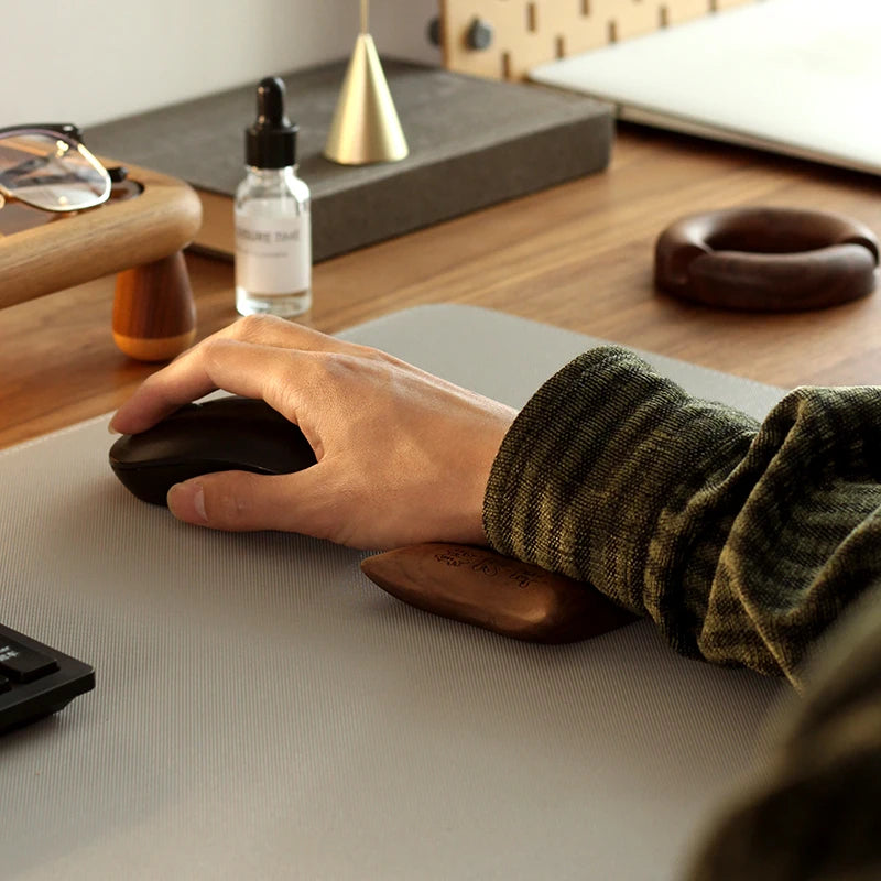 🖱️ Solid wood wrist rest pad – For uncompromising comfort