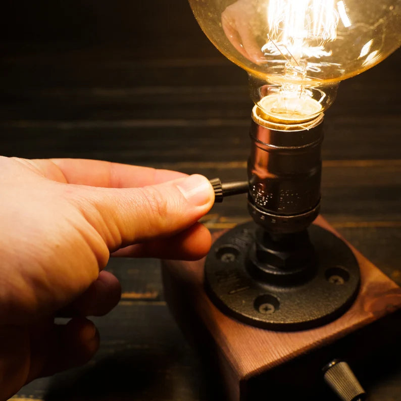💡 Lampe de table vintage – Design brut & touche industrielle