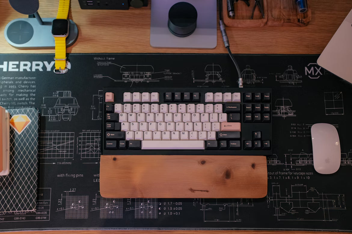 ✋ Solid wood wrist rest – For natural comfort at the desk