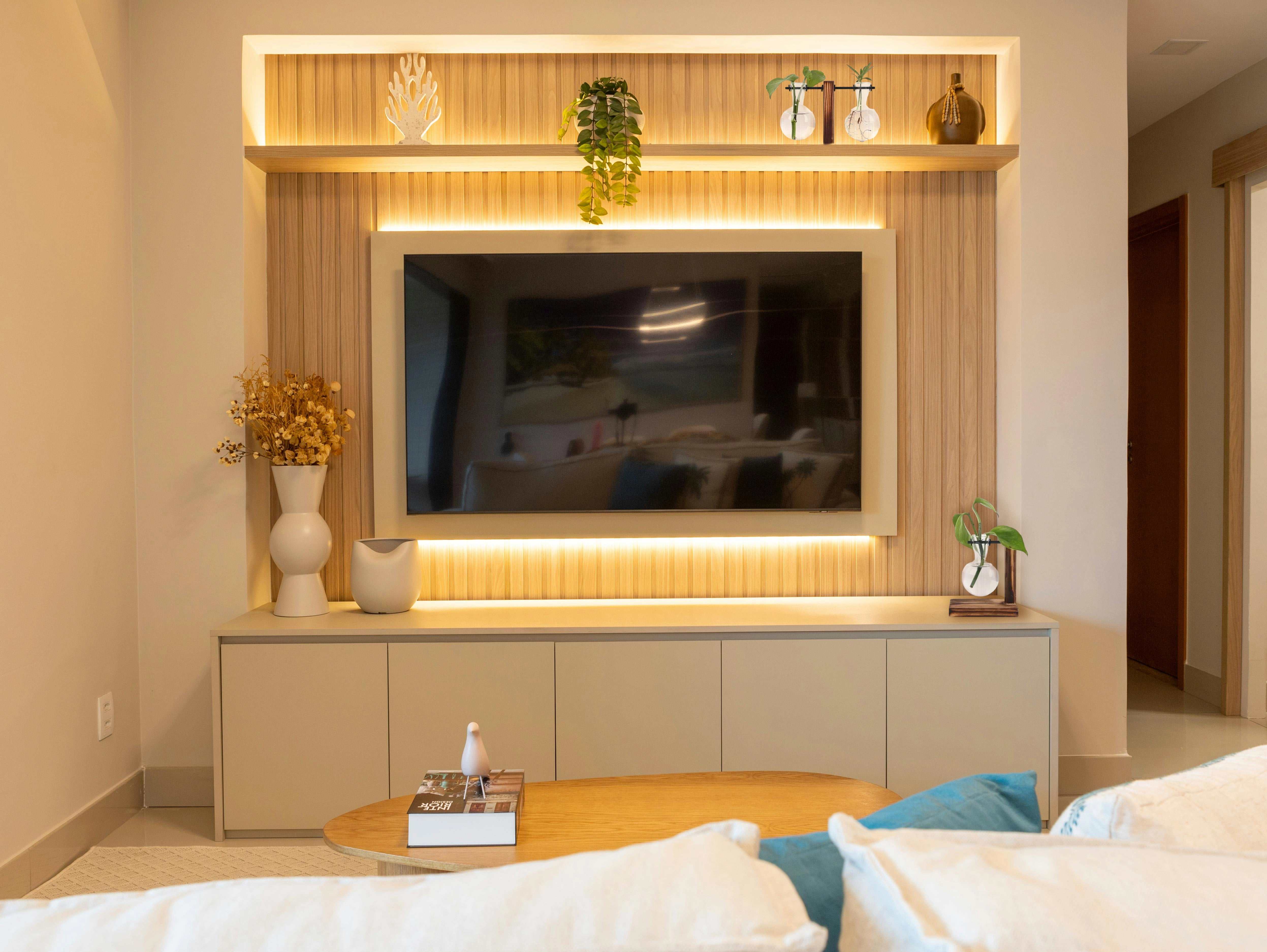 🌱 Glass &amp; wood plant station – Decorative support for cuttings and dried flowers